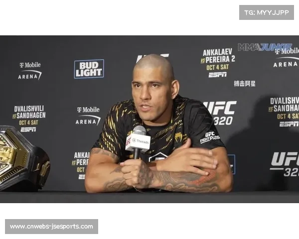 佩雷拉创造历史三度称王成为UFC首位三次夺得轻重量级冠军的传奇选手